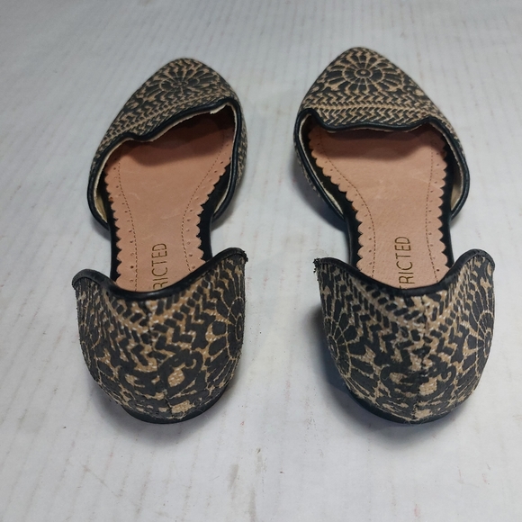 RESTRICTED Black and Brown Slip-on Leather Sandals Size 6 - Picture 8 of 11